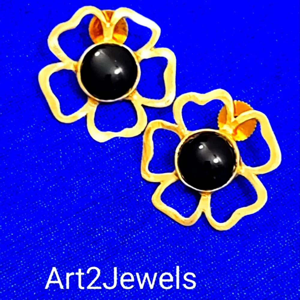 Earring - Picture 1 of 1